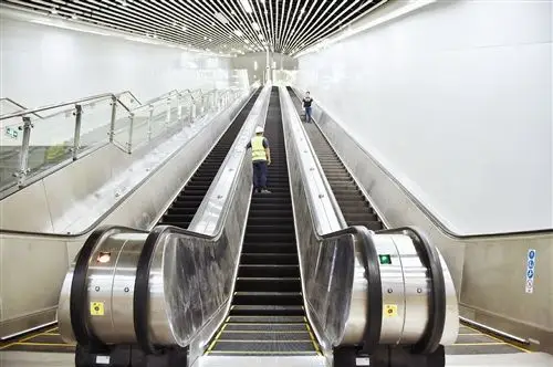 南宁地铁3号线青秀山站自动扶梯是目前广西提升高度最高的自动扶梯