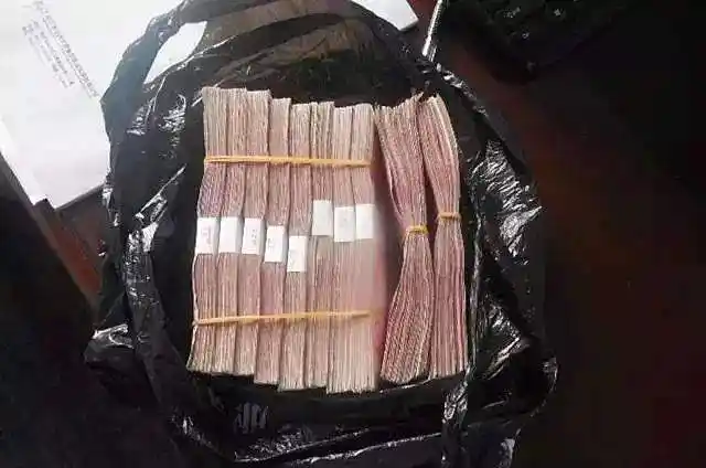 原创心酸!湖南58岁男子不慎点燃60万现金,攒了一辈子的积蓄没了