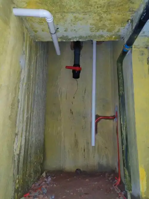 别墅地下室污水提升泵管路03施工