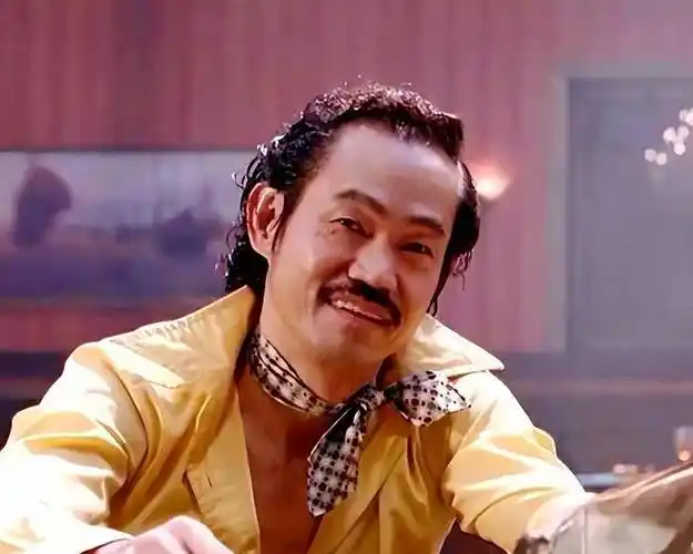 导演起初想找元华来扮演这个角色,元华的功夫是相当厉害的,甚至超过了