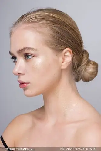 红唇盘发美女模特人物写真摄影原片_大图网图片素材