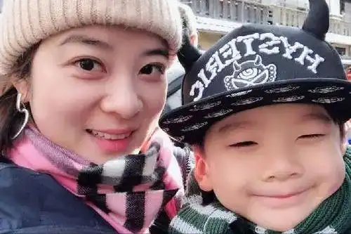 38岁演员曹征戏里饰演令人唾弃的反派戏外专情顾家宠妻如宝