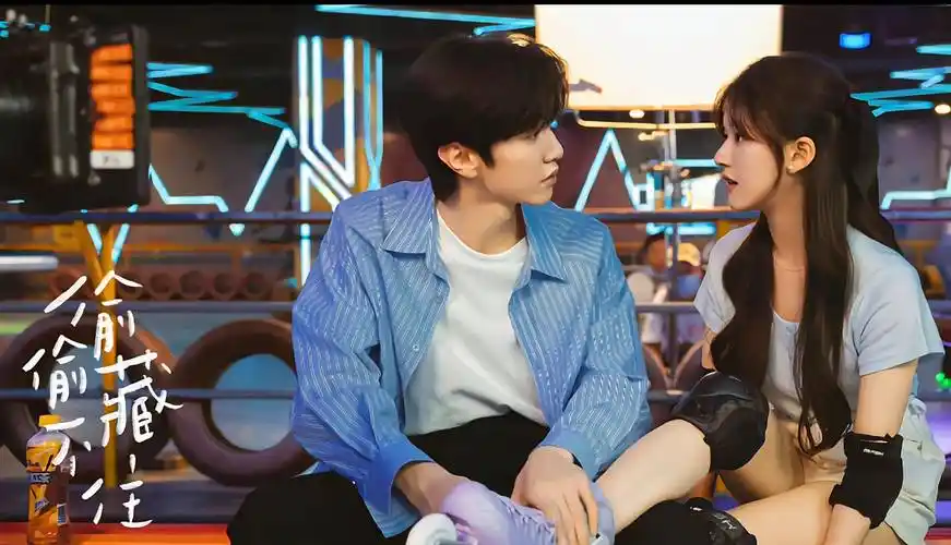 难怪全网第一,连央视都追"上头"了,《偷偷藏不住》能有多甜?