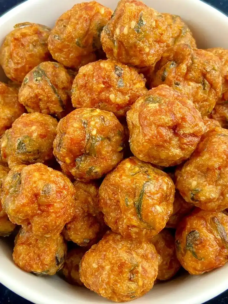 这样做出来真的香!超香!边炸边吃的黄瓜胡萝卜肉丸子 - 抖音