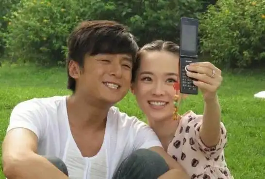 朱雨辰在拍戏时总是会逗霍思燕笑个不停,而在休息时,则喜欢说些冷笑话