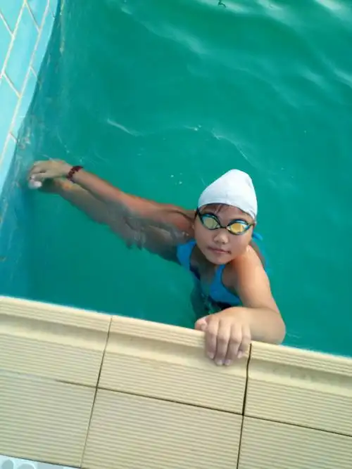 刘珍丽泰同学11岁,爱好跳舞,走秀,游泳,表演!