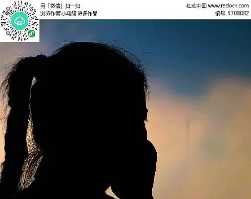 马尾辫女孩画画背影