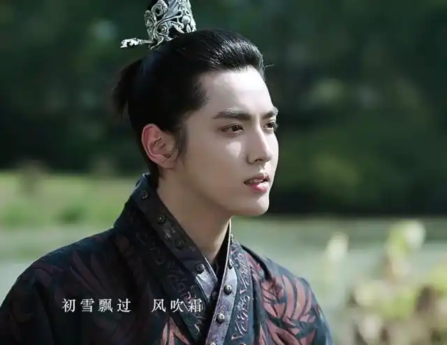 吴亦凡身高187,杨紫身高167,《青簪行》海报:差距全在发型上了