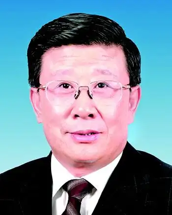 1月,先后任山东省莱西县农业学大寨工作队队员,夏格庄公社团委副书记