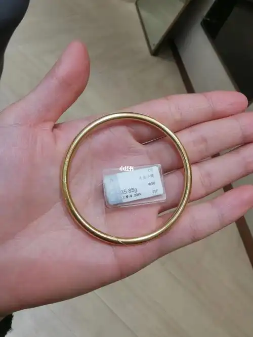 周大福传承实心手镯35克56圈口