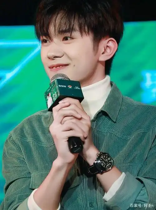 沉醉在千玺的小梨涡中