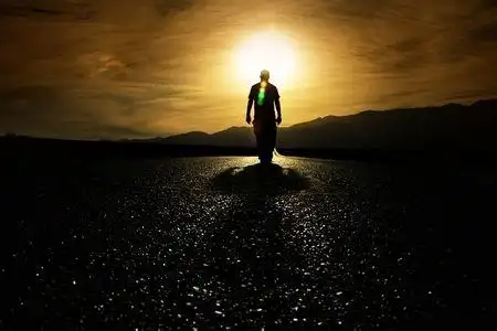 孤独伤感男生背影