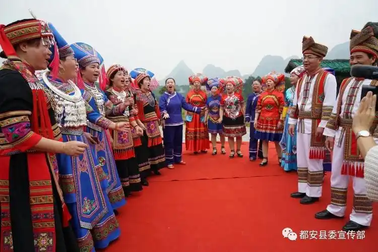 婚俗文化,特色服饰,山歌对唱,旅游文化为主题,充分展现壮族婚俗文化