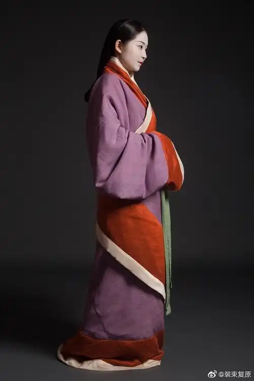 装束复原西汉初期仕女装束