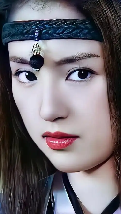 雪花女神龙当年的她没有任何装饰依然美貌惊人冷艳高雅