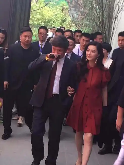 范爷忙捞金 某房地产土豪全程陪同