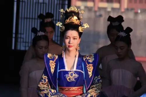 新晋小花刘亦彤为更好饰演武则天 拼命增肥十二斤诠释唐朝美