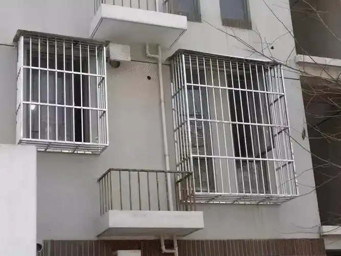 别再装鸟笼式防盗窗现在流行这样装