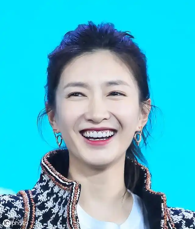 江疏影的"笑容合辑",每一张都非常"治愈"