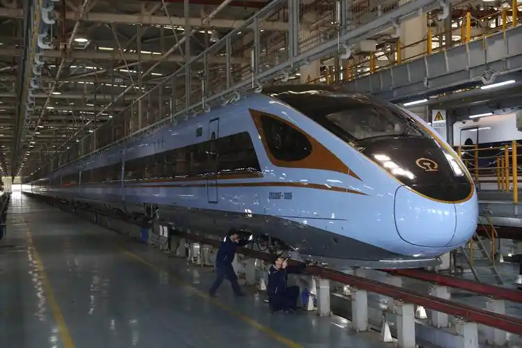 "蓝暖男"即将亮相连淮扬镇铁路_动车组