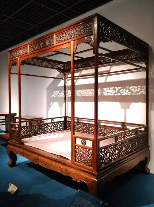 明代 黄花梨木六柱式架子床     上海博物馆 明清家具展厅
