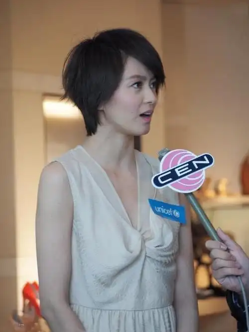 娱乐圈中胸最小的十位女星:王珞丹第三,周迅第二,榜首意料之中