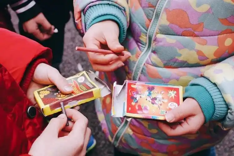 那些留在童年夜空里的那些烟花,你还记得吗?