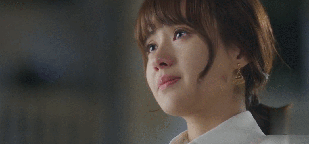 美女感动哭泣眼泪gif动图_动态图_表情包下载_soogif