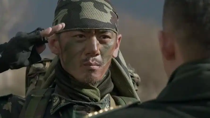 雪域雄鹰精彩片段速看新兵竟是电脑天才黑入国际网络