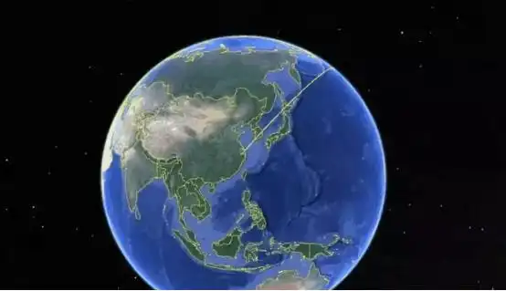 如果我们按照平面图展开上面的地球,我们就会发现最短的路径是这样的