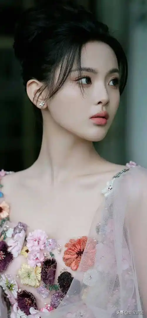 校花少女-杨超越全图写真合集_中国_代表作品_内地