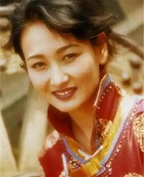 腾格尔:喝酒喝到家财散尽,妻离女逝,如今的他过得怎么样?