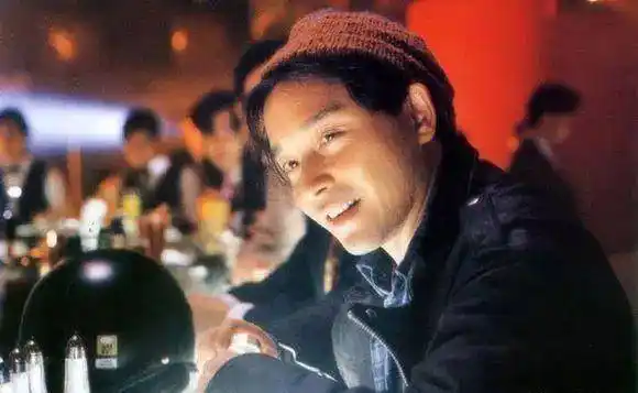 张国荣和一顶帽子之间鲜为人知的故事,成名前的辛酸比普通人还苦_棒球