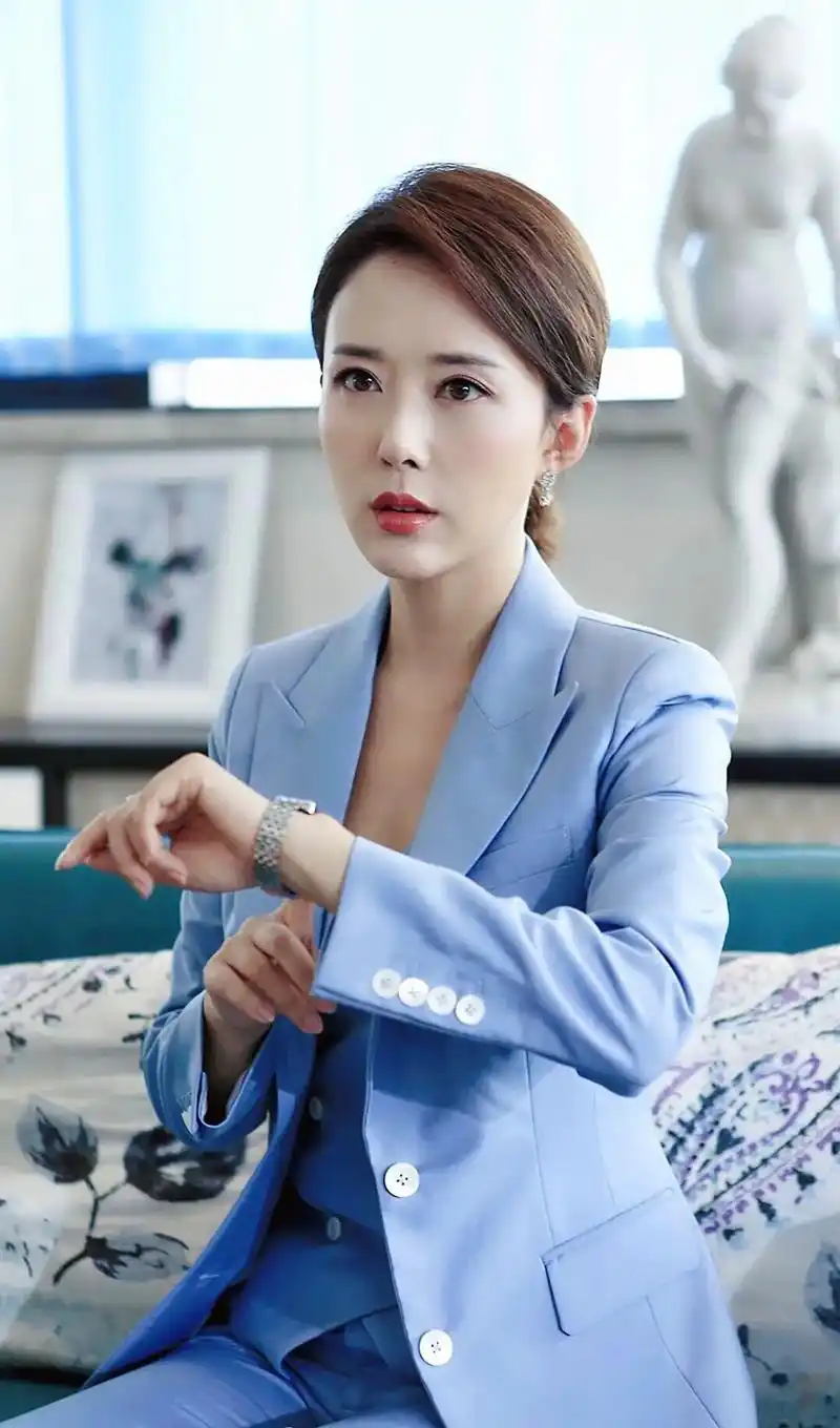 热门  颜丹晨,1978年3月9日出生于湖南湘潭,中国内地 - 抖音