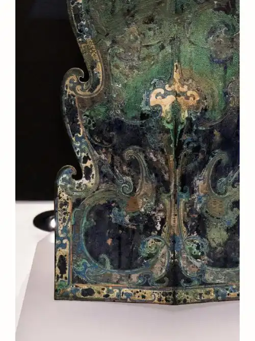 秦彩绘铜盾秦始皇帝陵博物院