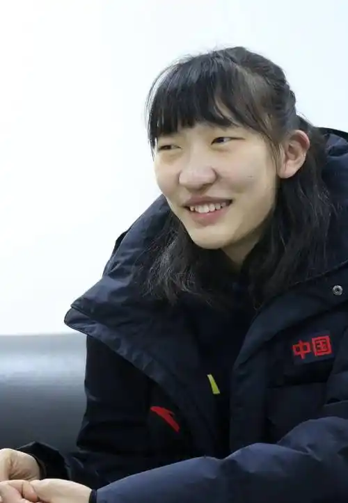 韩旭带爸爸去看自己的新房子,没有想到爸爸这么高,真是孝顺孩子_父亲