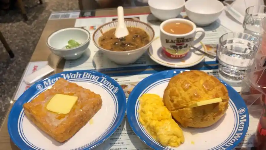 港式茶餐厅下午茶菠萝油西多士碗仔翅热奶茶