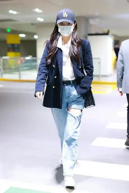 包文婧的身材真好完全没有被生娃影响一身休闲服装穿得好养眼