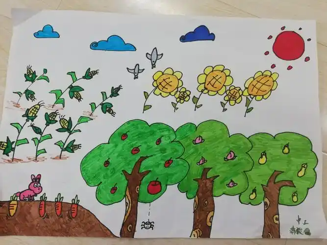 今天下午我们幼儿园进行了以"美丽的秋天"为主题的亲子绘画作品展示