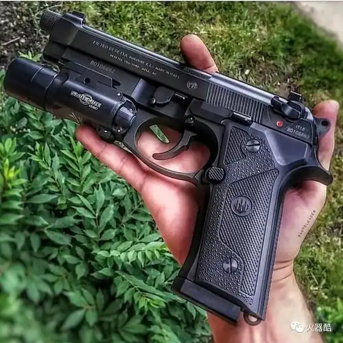 诱人的泥色意大利贝雷塔m9a3手枪图集