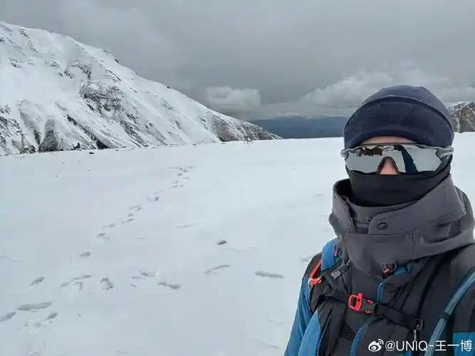 王一博雪山明信片来啦,自拍好帅