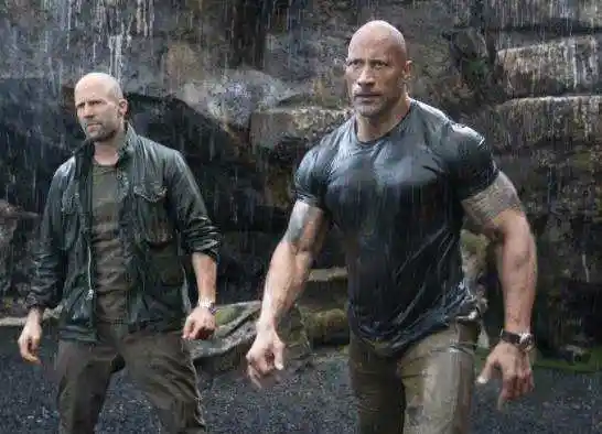 8月23日,硬汉巨星兄弟互挺超燃飙战,"速激"系列最震撼作品诚意献! !