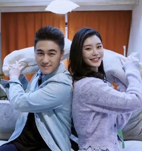 何猷君和何超欣有超出兄妹感情吗?