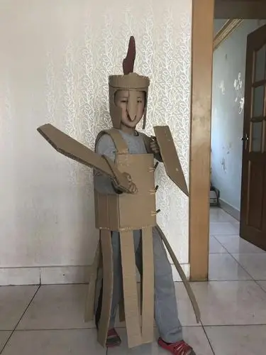 新宁路小学二年级三班环保时装秀作品(副本)