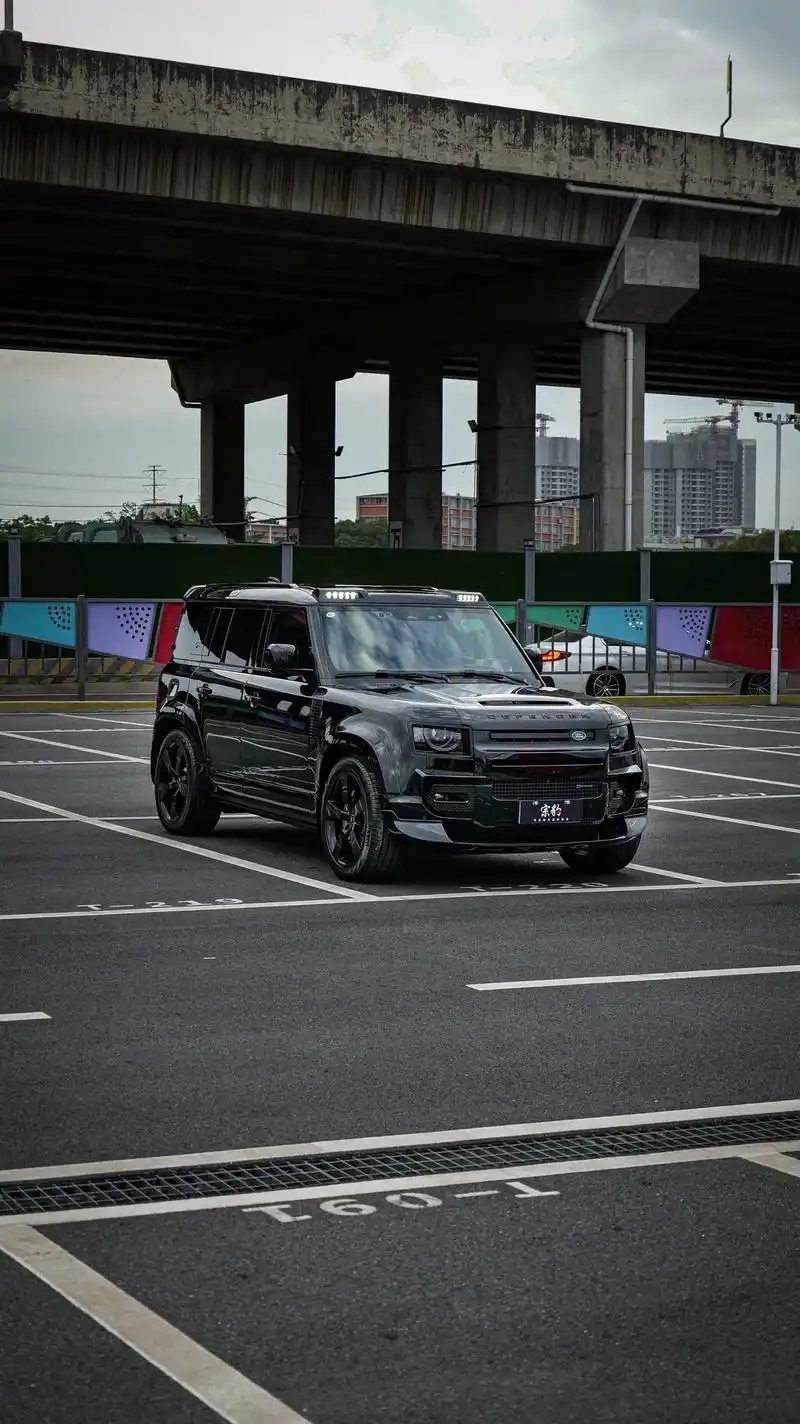 你有一台卫士,你会改哪套方案#路虎卫士 #壁纸 #撸车日常 - 抖音