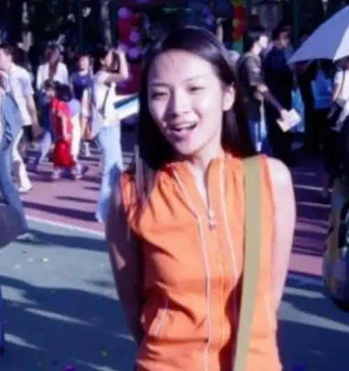 被造谣与韩红结婚的主持人管彤42岁生子后如今怎样了