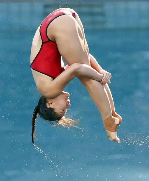 跳水女神何姿赛场上的惊艳时刻是你喜欢的类型吗