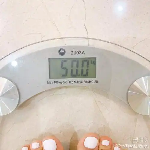 李菲儿自曝体重过百,感慨穿不上旧裤子,网友:是裤子不懂事!