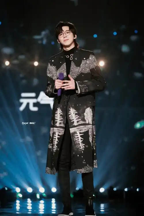 刘宇宁新歌fallinlove##刘宇宁跨年新歌舞台