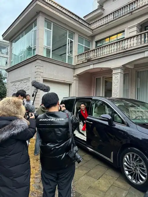 明星保姆车##岚图梦想家